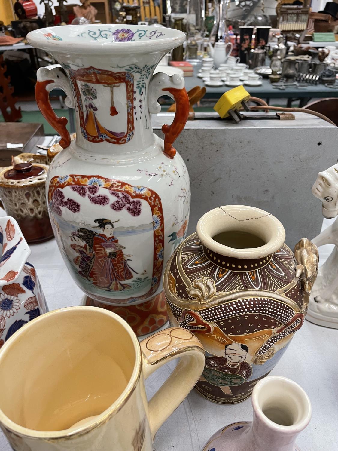 A QUANTITY OF ITEMS TO INCLUDE A SET OF STONEWARE IRONSTONE GRADUATING JUGS, LARGE ORIENTAL STYLE - Image 5 of 10