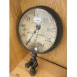 A VINTAGE INDUSTRIAL 'EDWIN DANIS & CO (OLDBURY0 LTD) PRESSURE GUAGE