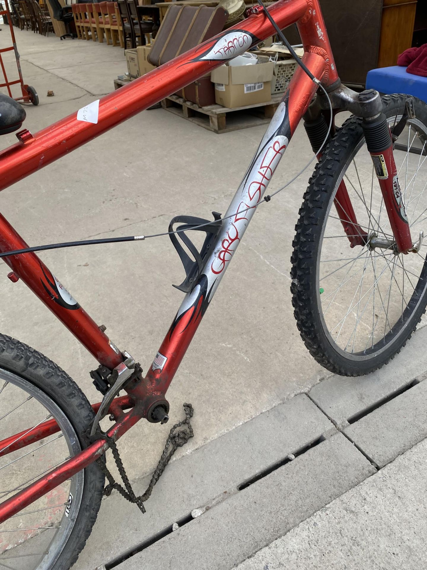 A MOUNTAIN BIKE FOR SPARES OR REPAIRS - Image 3 of 4