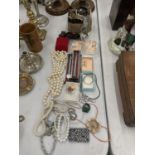 A QUANTITY OF COSTUME JEWELLERY TO INCLUDE NECKLACES, BANGLES BROOCHES, ETC PLUS THREE BOXED PENS