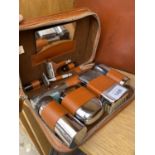 AN ASSORTMENT OF LEATHER ITEMS TO INCLUDE A GENTS GROOMING SET, A LARGE CARD CASE AND A BOWLS BAG