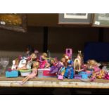 A QUANTITY OF BARBIE AND BARBIE STYLE DOLLS AND ACCESSORIES TO INCLUDE A BARBIE SCOOTER, HORSE,