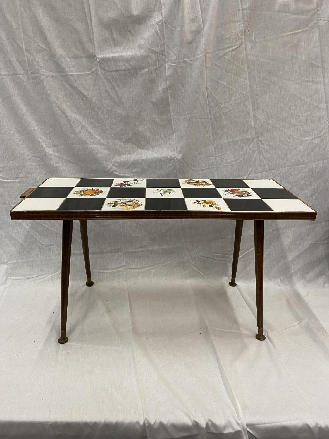 A 1960'S RETRO CHESS BOARD STYLE TILED TABLE (HANDLE A/F)