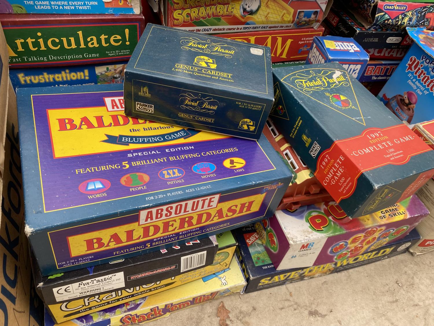 A LARGE COLLECTION OF RETRO BOARD GAMES - Image 4 of 7