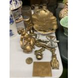 A QUANTITY OF BRASS ITEMS TO INCLUDE AN ART NOUVEAU STYLE BOWL, NUTCRACKERS, ANIMALS, INLAND