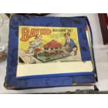 A VINTAGE 'BAYKO' BUILDING SET WITH INSTRUCTIONS