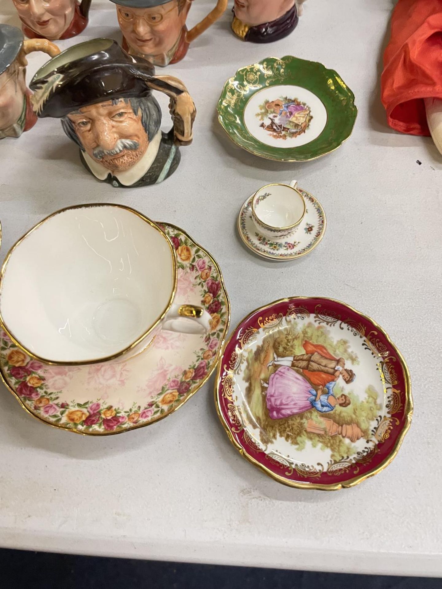 A QUANTITY OF SMALL BESWICK AND ROYAL DOULTON TOBY JUGS, SMALL LIMOGES PLATES, A ROYAL ALBERT 'OLD - Image 3 of 6