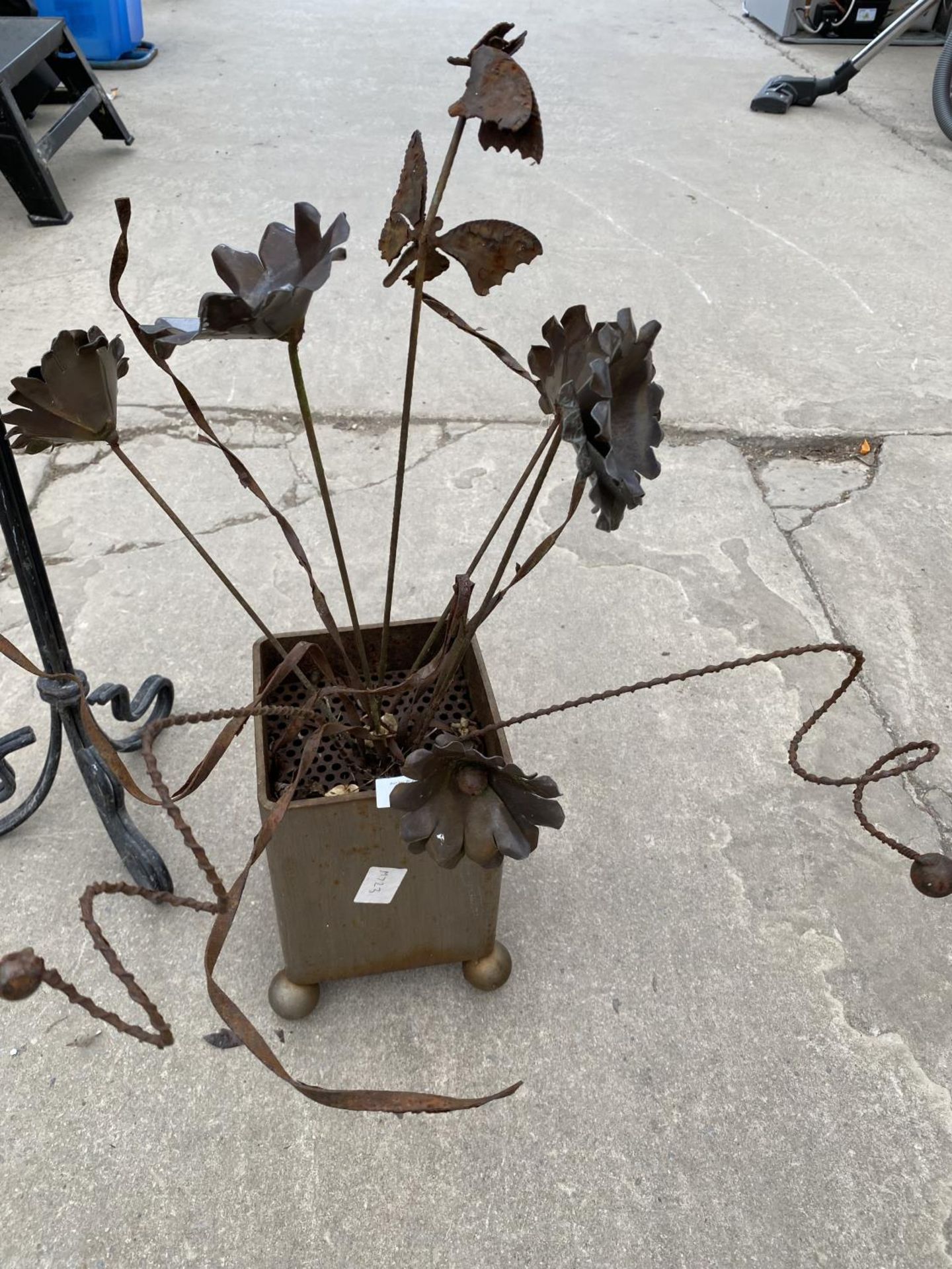 A WROUGHT IRON CANDLE HOLDER AND A DECORATIVE METAL PLANT HOLDER - Image 3 of 4