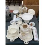 AN ASSORTMENT OF WHITE CERAMIC ITEMS TO INCLUDE A REGAL TEAPOT, A ROYL WORCESTER TRINKET DISH AND