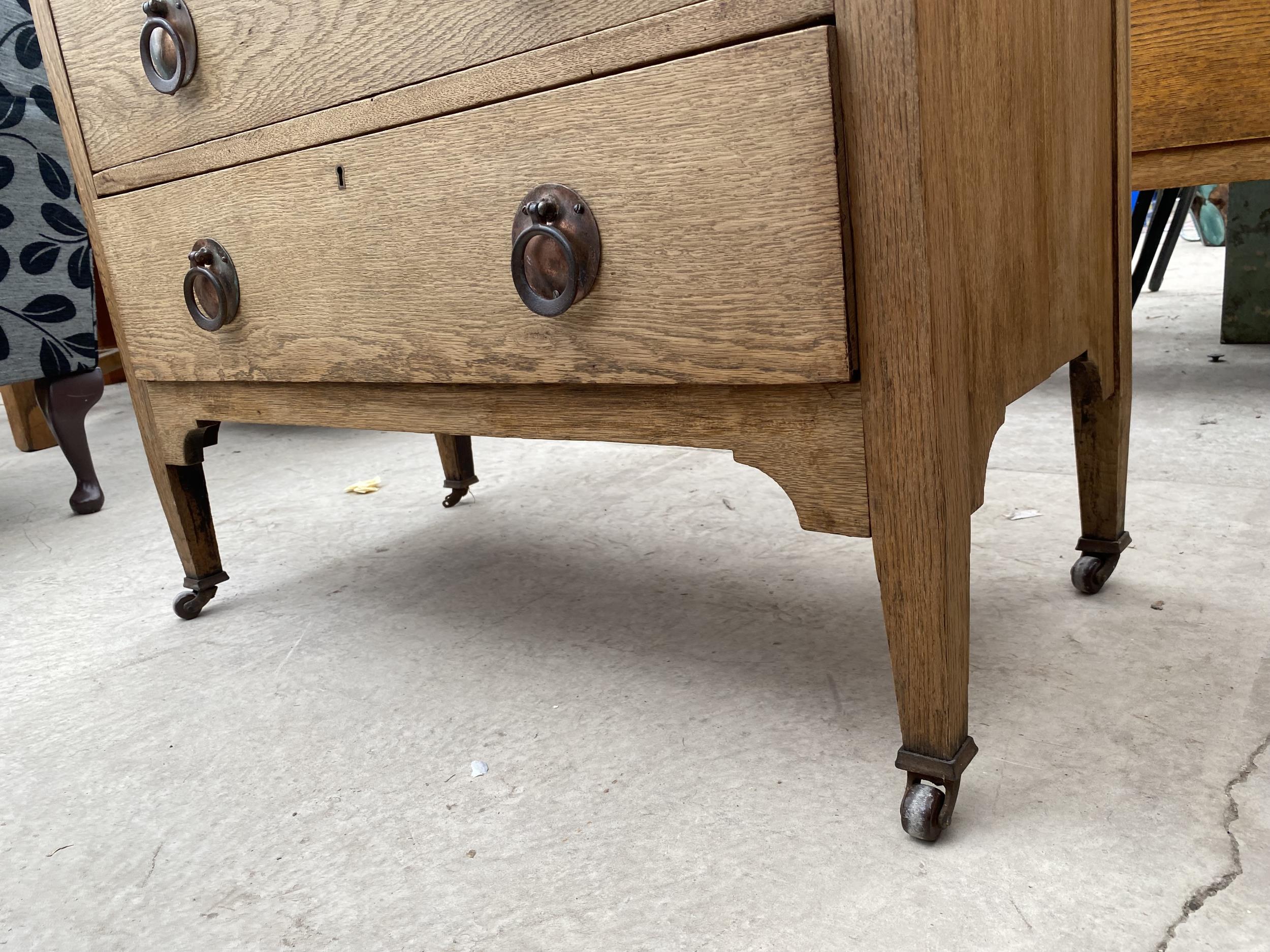 AN OAK ART NOUVEAU CHEST OF TWO SHORT AND TWO LONG DRAWERS, 36" WIDE, WITH COPPERISED HANDLES - Image 3 of 7