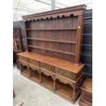 AN 18TH CENTURY STYLE OAK DRESSER ENCLOSING FOUR DRAWERS AND POT BOARD, WITH TURNED FRONT LEGS AND