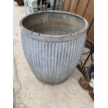 A VINTAGE GALVANISED DOLLY TUB