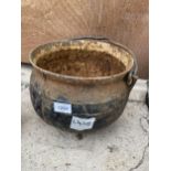 A VINTAGE CAST IRON CAULDRON COOKING POT