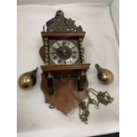 A MAHOGANY AND BRASS CASED WALL CLOCK WITH CLASSICAL DECORATION AND BRASS WEIGHTS, HEIGHT APPROX