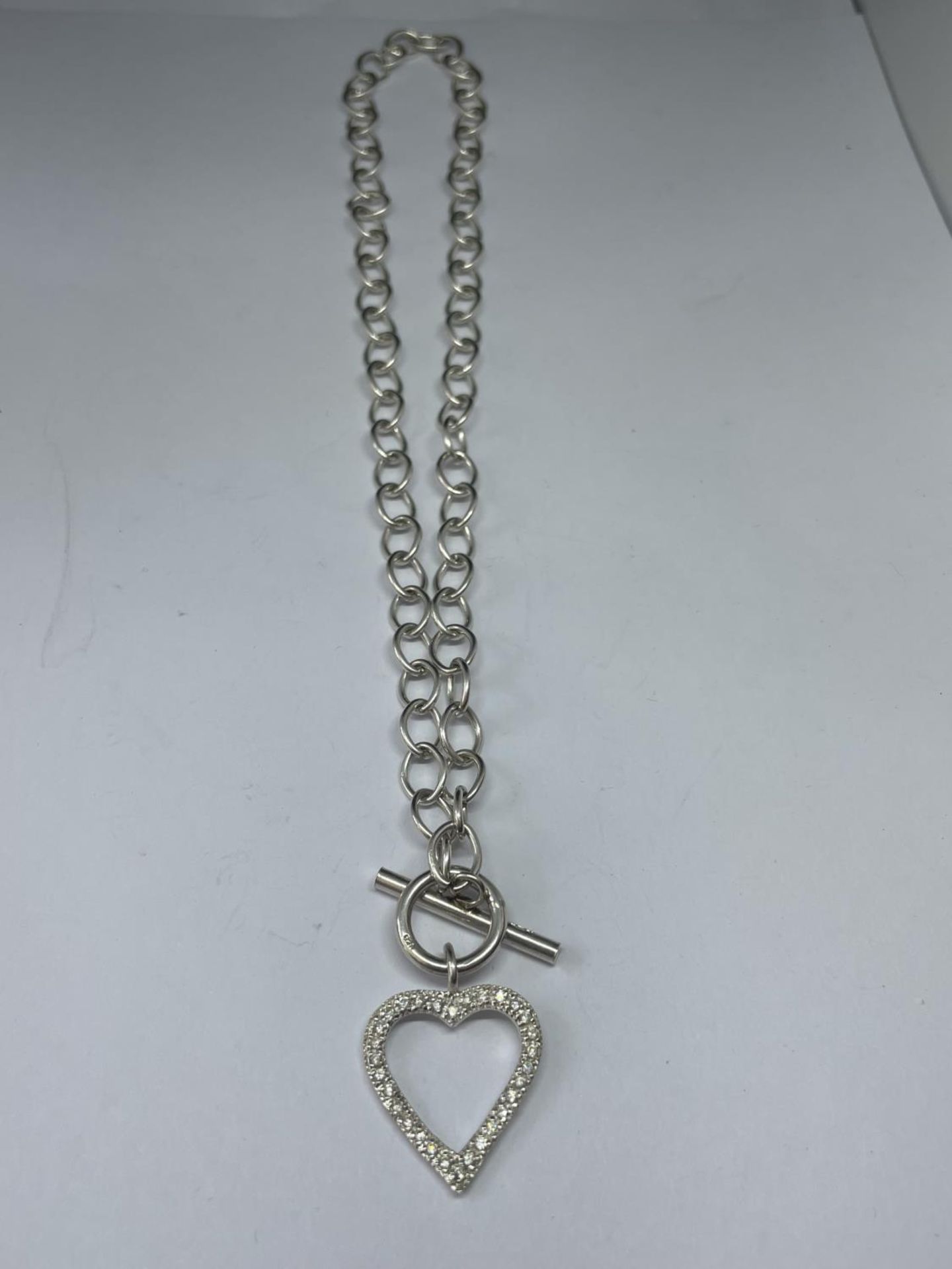 A MARKED SILVER T BAR NECKLACE WITH A HEART PENDANT