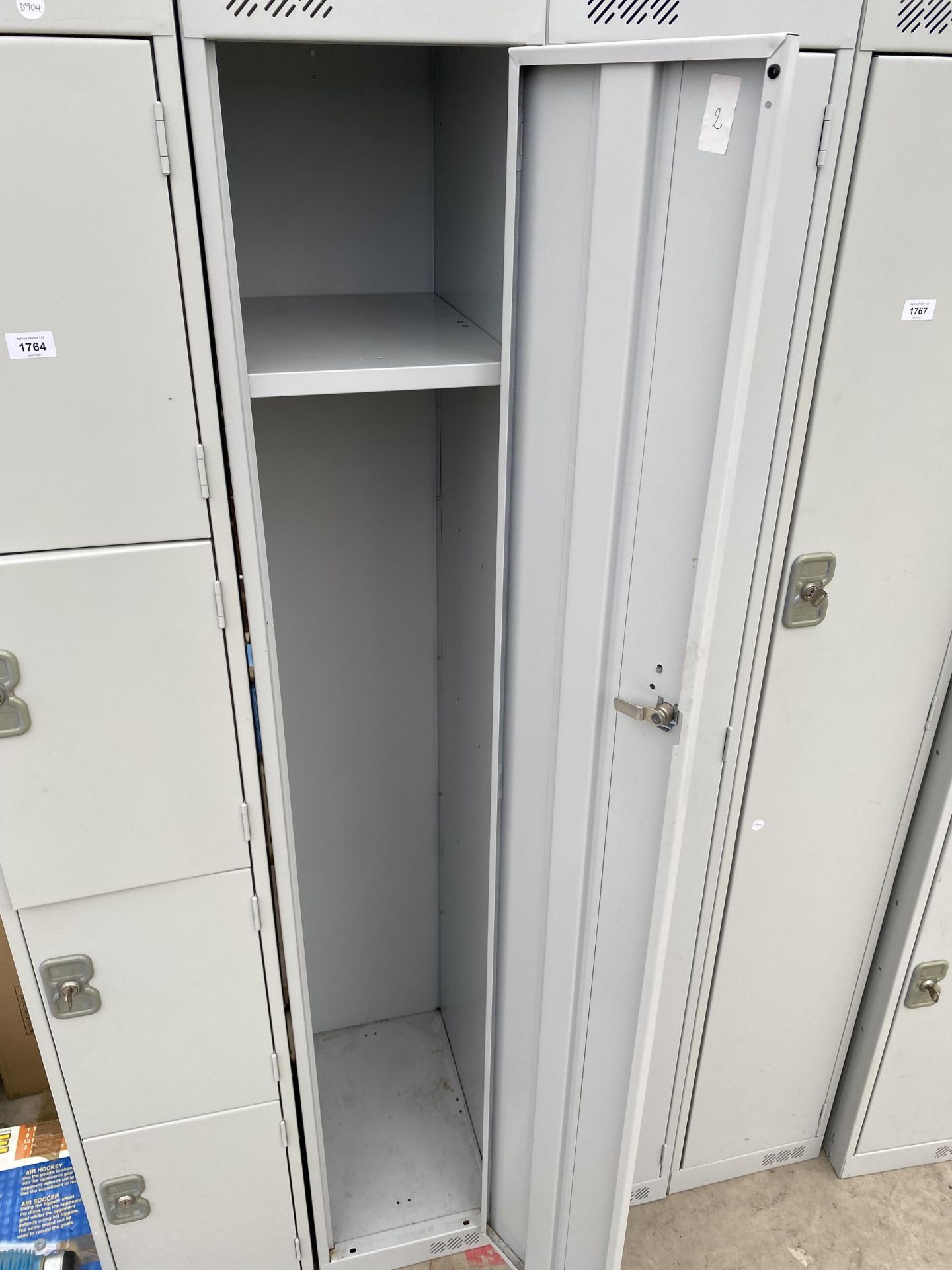 A METAL LOCKER CABINET WITH KEY - Image 2 of 2