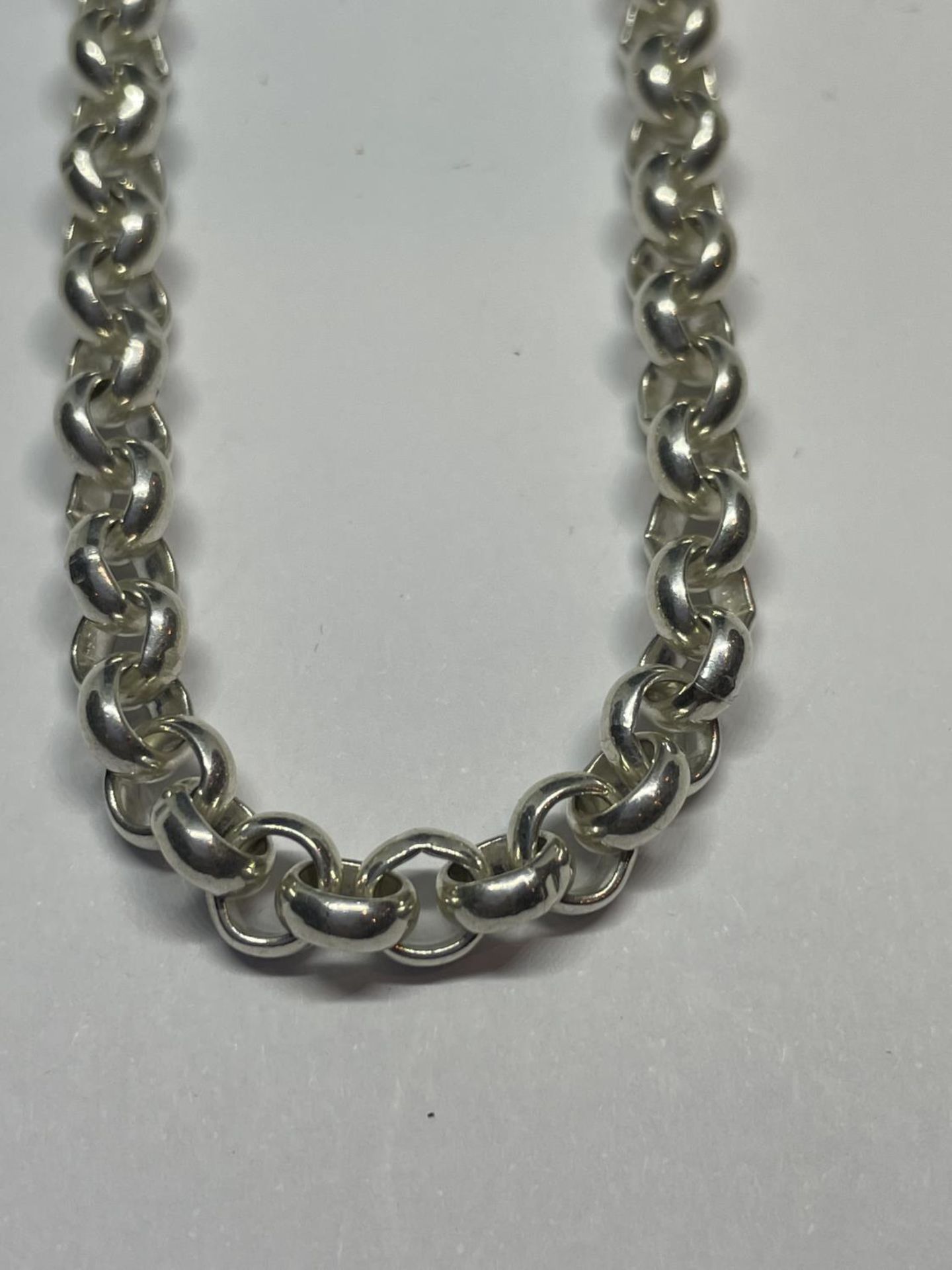 A HEAVY MARKED SILVER BELCHER CHAIN NECKLACE LENGTH 20 INCHES - Image 2 of 3