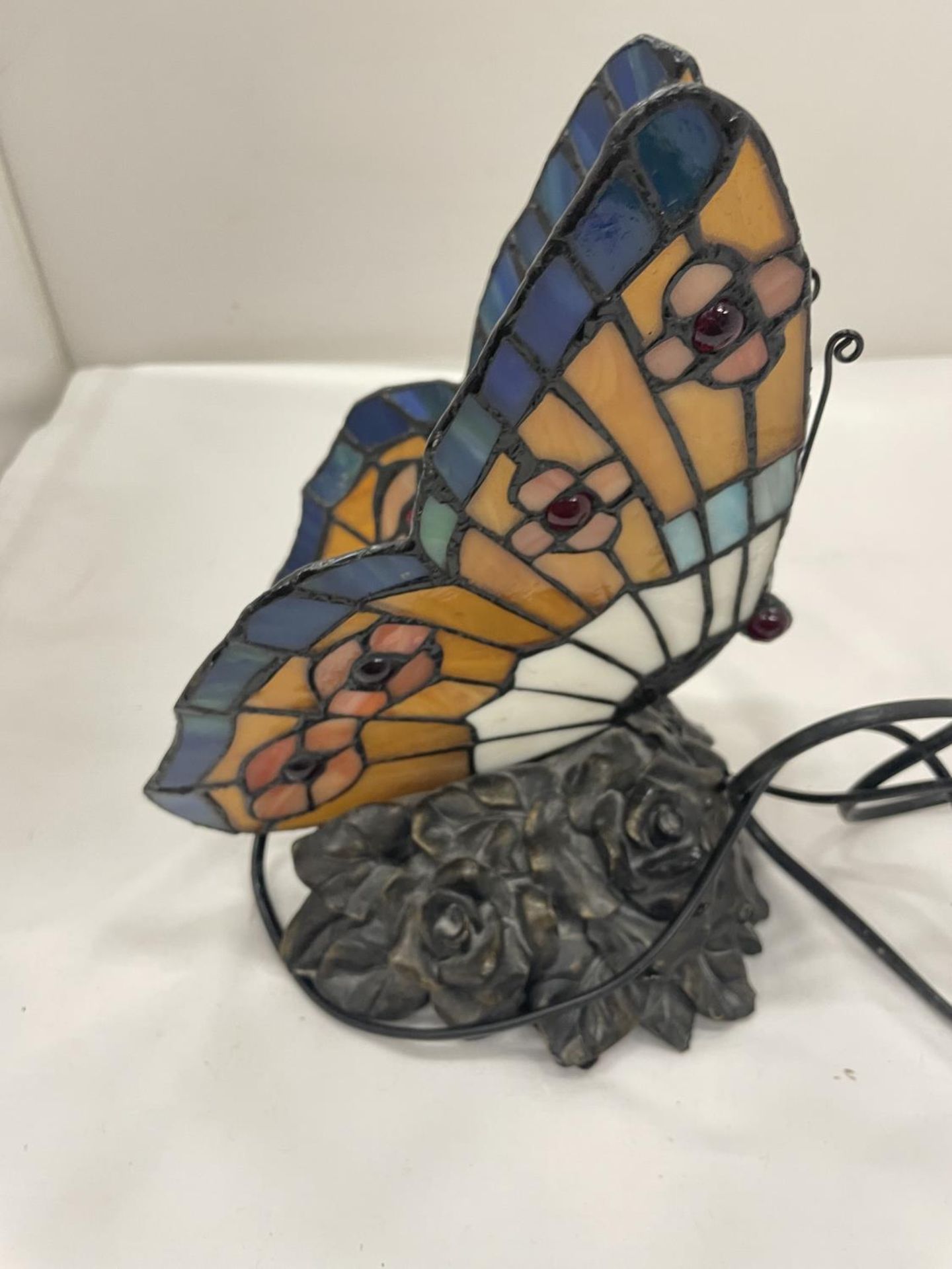 A TIFFANY STYLE BUTTERFLY LAMP HEIGHT 25CM - Image 3 of 4