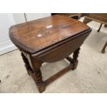 A MINATURE ANTIQUE STYLE OAK OVAL GATELEG TABLE ON BARLEYTWIST LEGS, 24X18"