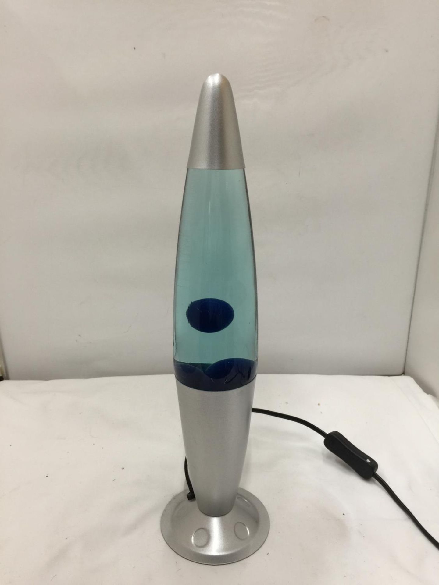 A VINTAGE LAVA LAMP 40CM WORKING AT TIME OF CATALOGUING BUT NO WARRANTY