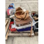 AN ASSORTMENT OF VARIOUS HOUSEHOLD CLEARANCE ITEMS