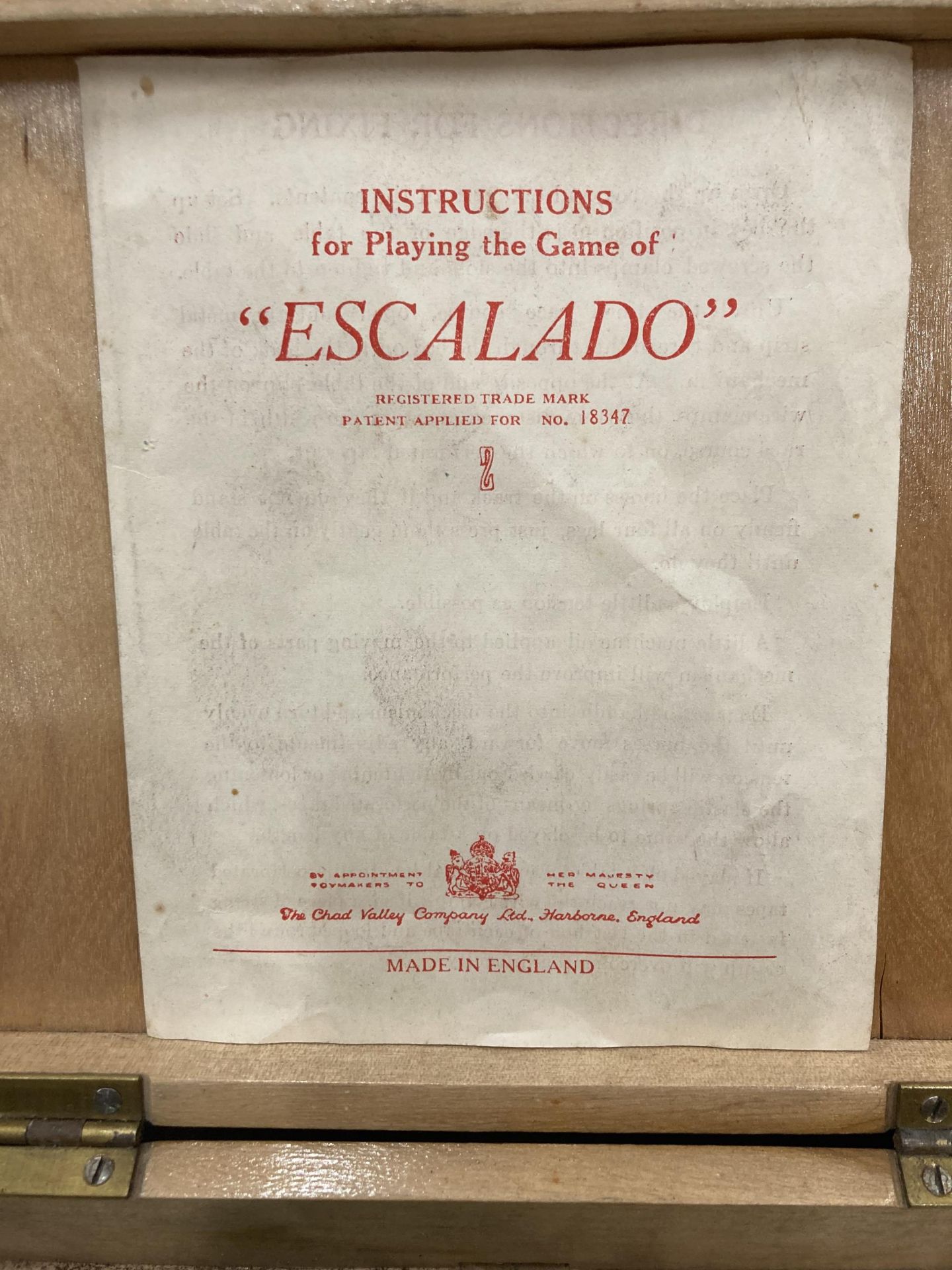 A VINTAGE BOXED ESCALADO GAME WITH INSTRUCTIONS AND A STAKING SHEET - Image 7 of 8