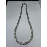 A HEAVY MARKED SILVER NECKLACE LENGTH 22 INCHES