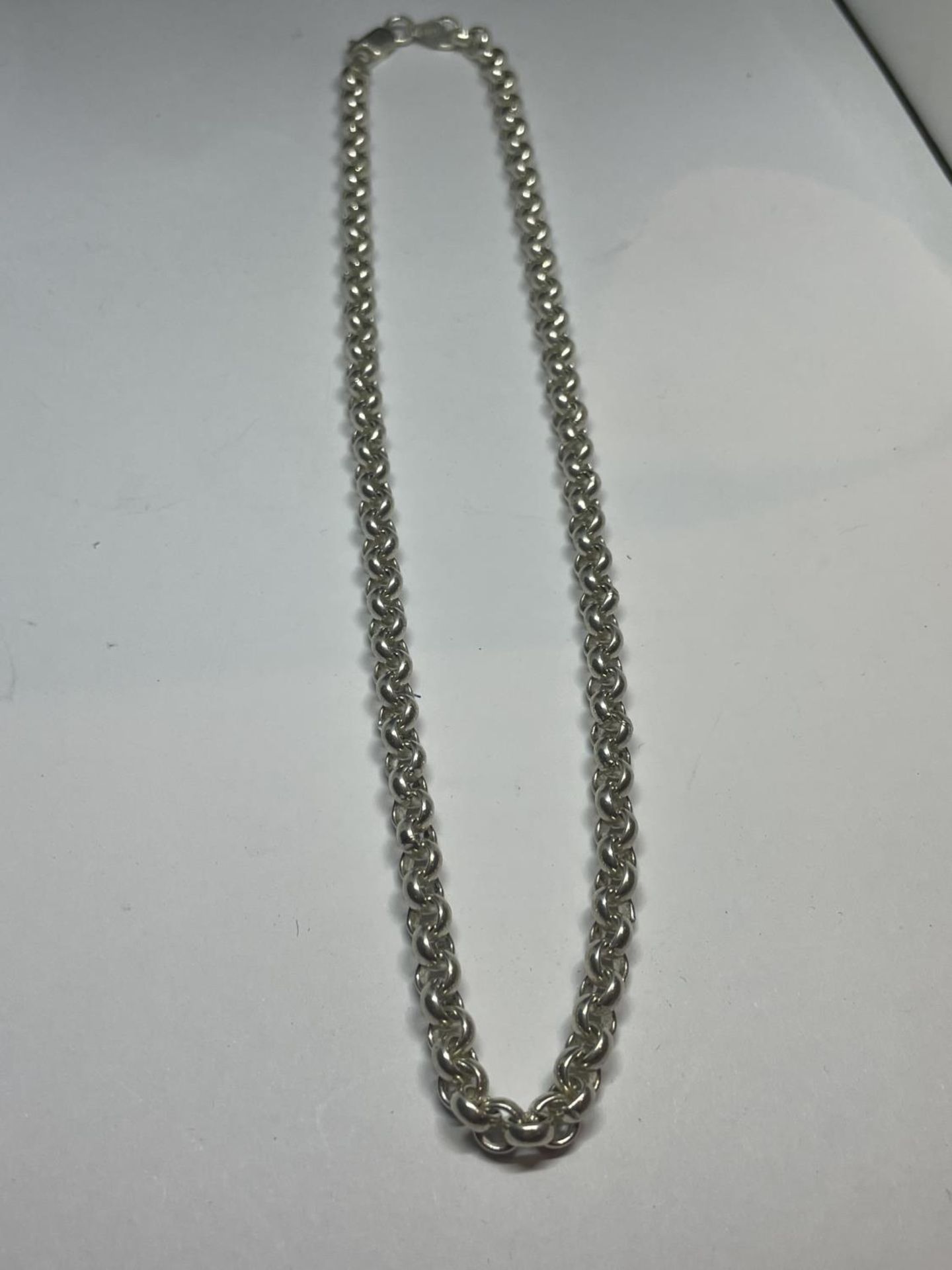 A HEAVY MARKED SILVER BELCHER NECKLACE LENGTH 18 INCHES