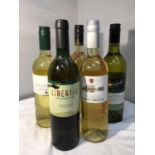 A SELECTION OF WHITE WINES FROM AROUND THE WORLD - ALL 75 CL TO INCLUDE A RIESLING GEWURZTRAMINER