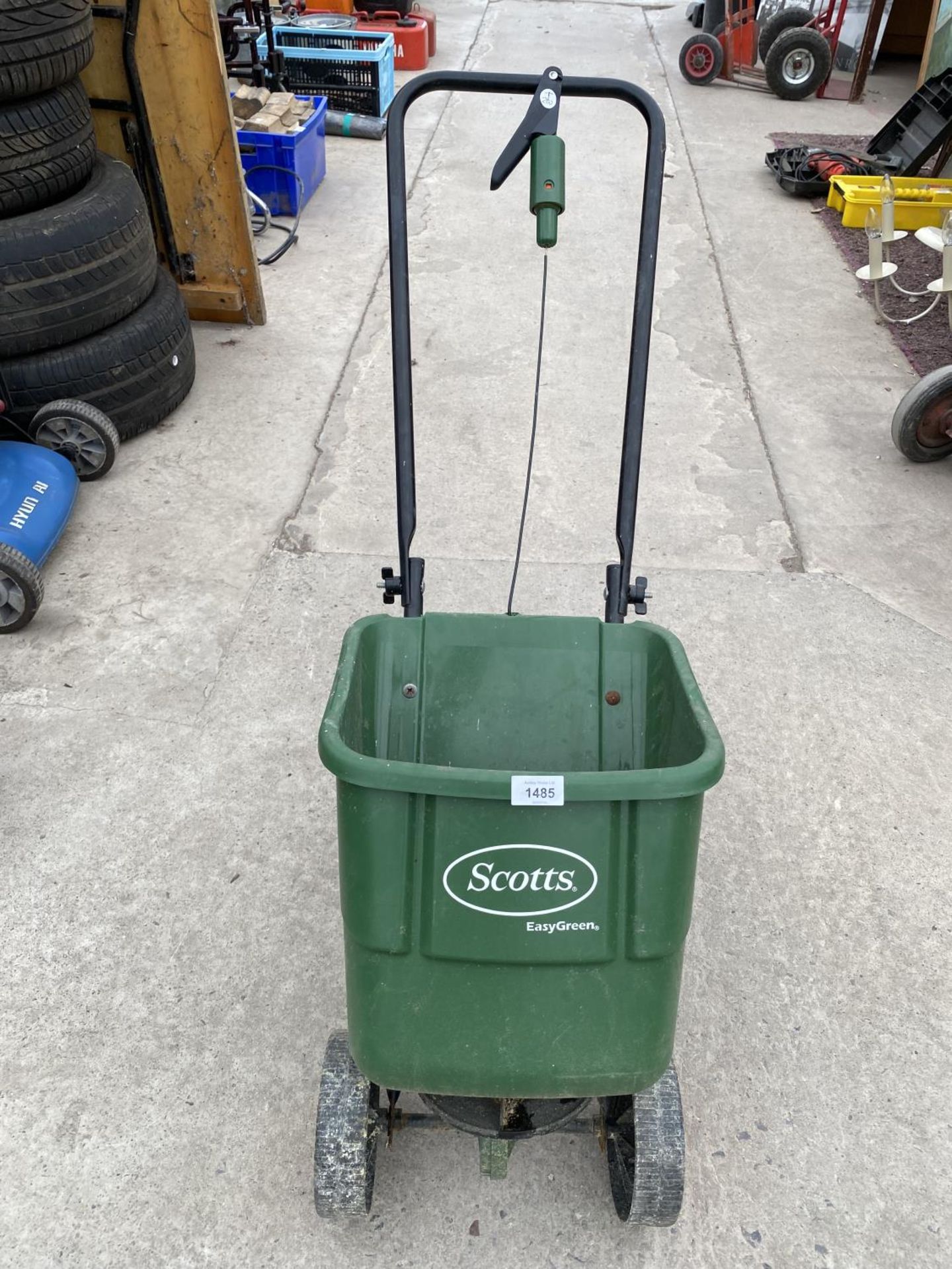 A SCOTTS EASYGREEN GARDEN SEEDER