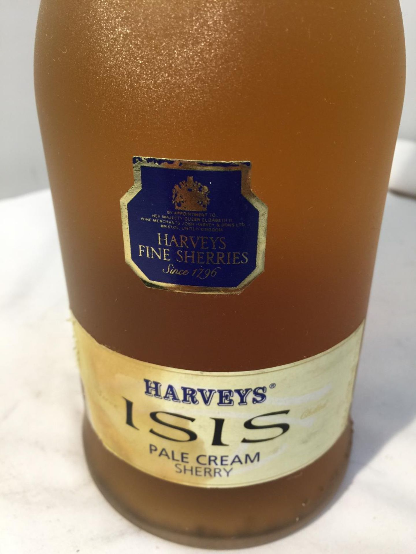 A 75CL BOTTLE OF HARVEYS ISIS PALE CREAM SHERRY 17.5% VOL AND A SECOND 1L BOTTLE OF CROFT ORIGINAL - Image 5 of 6