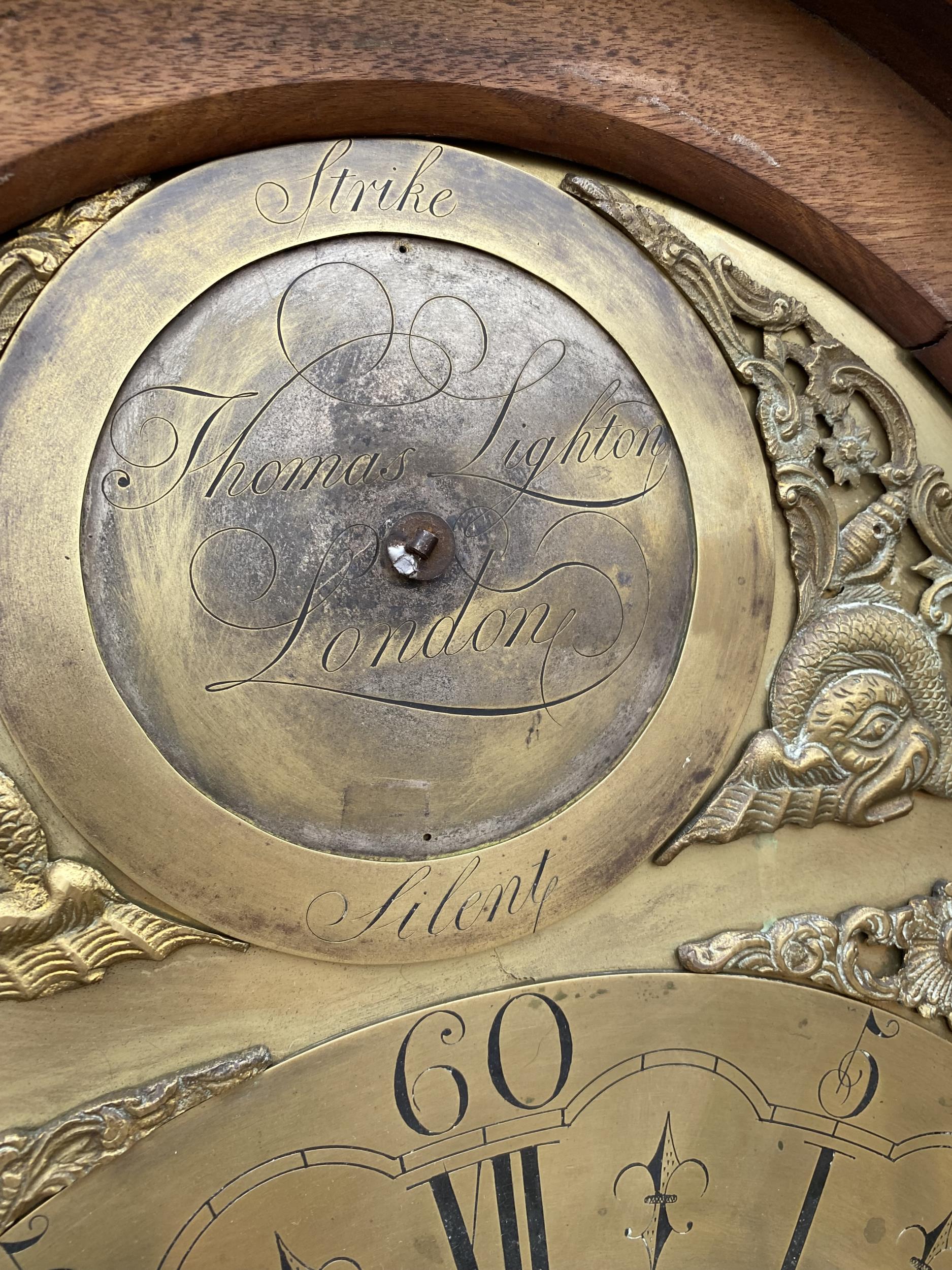 AN 18TH CENTURY MAHOGANY EIGHT-DAY LONGCASE CLOCK WITH BRASS FACE AND INLAID OVALS DEPICTING BIRDS - Image 7 of 12