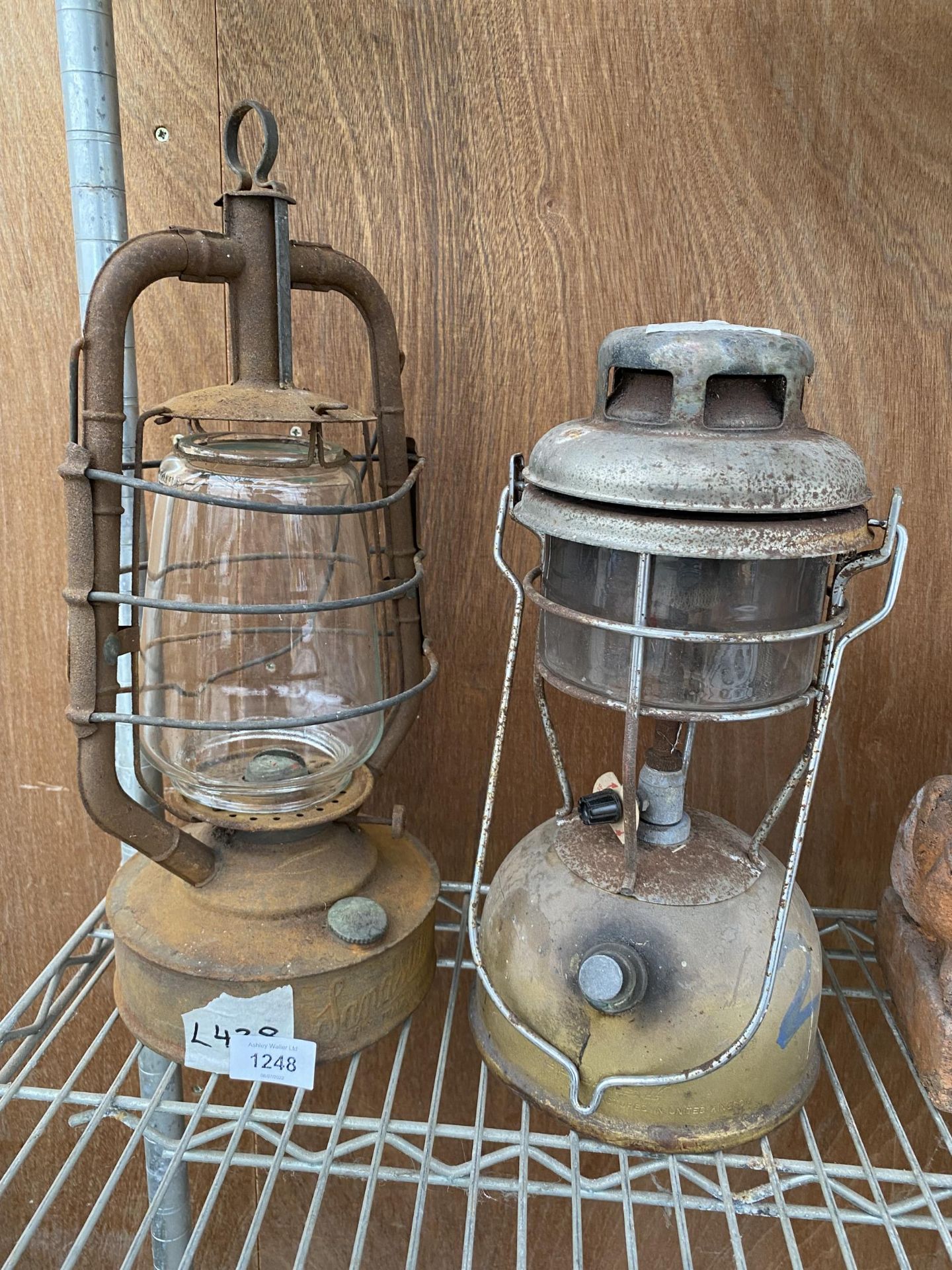 A VINTAGE PARAFIN TILLY LAMP AND A FURTHER SANDSTAR OIL LAMP