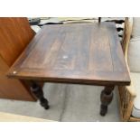 AN EARLY 20TH CENTURY OAK DRAW-LEAF DINING TABLE, 36" SQUARE