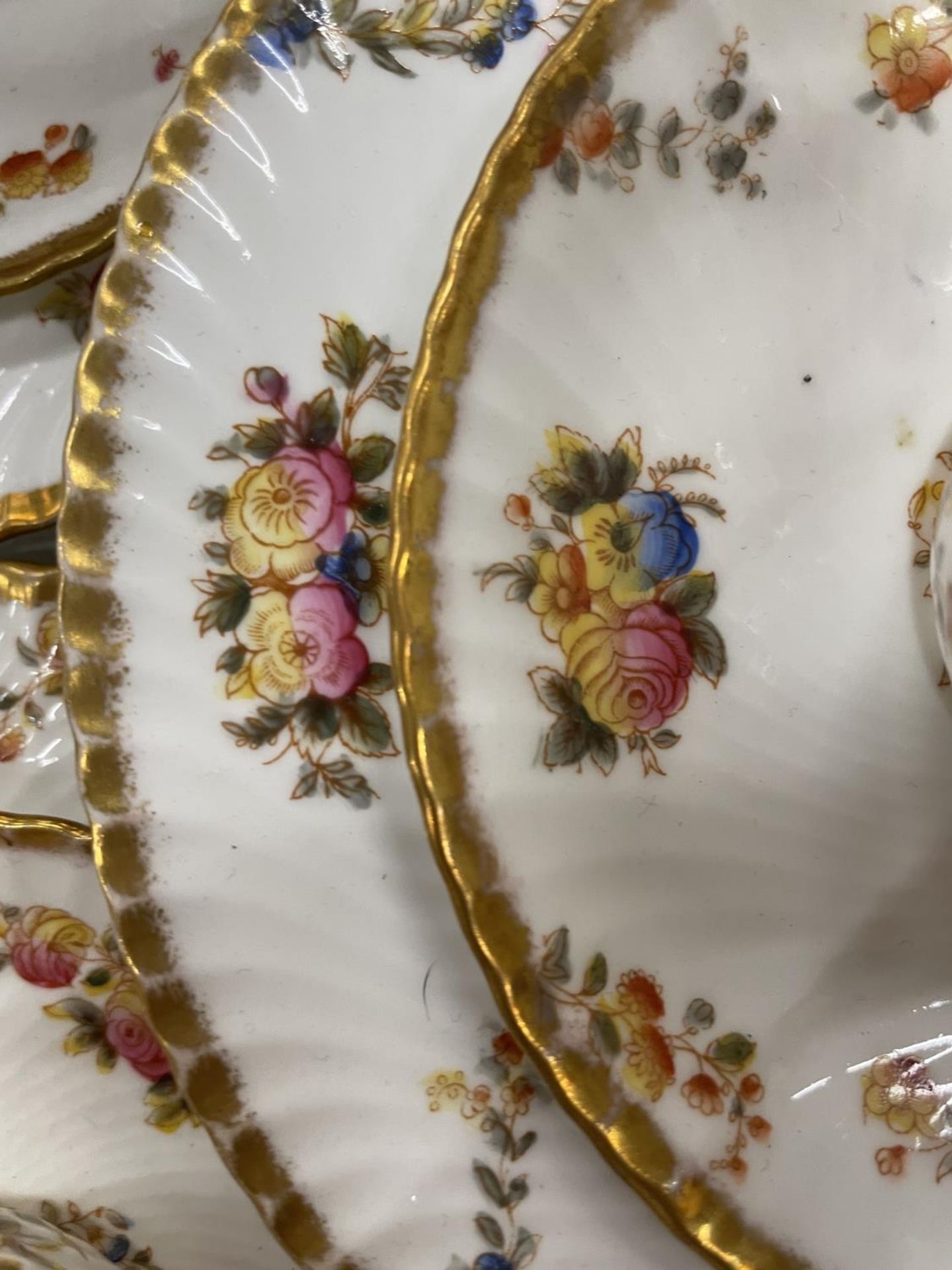 A COLLECTION OF CIRCA LATE 1800'S/EARLY 19TH CENTURY CHINA CUPS, SAUCERS AND PLATES DECORATED WITH - Image 5 of 6