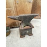 A BLACKSMITHS ANVIL AND STAND WITH STAMP ALLDAYS AND ONIONS ANVIL TOP 80CM