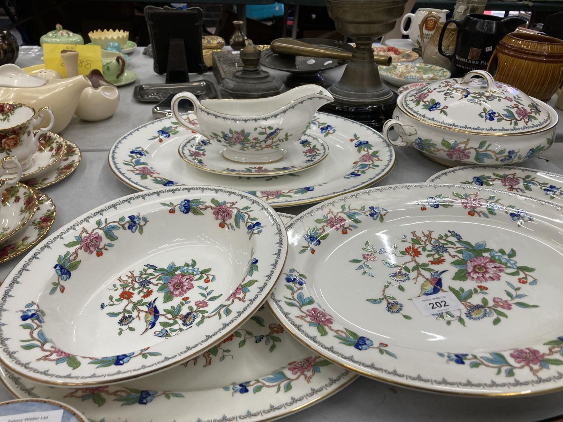 A QUANTITY OF AYNSLEY PEMBROKE FINE BONE CHINA - UNUSED TO INCLUDE A TUREEN, LARGE PLATTER, 3 MEDIUM - Image 3 of 9