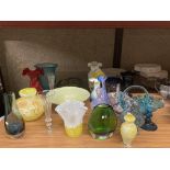 A QUANTITY OF STUDIO ART GLASS TO INCLUDE VASES, BOWLS, CARNIVAL WARE, ETC