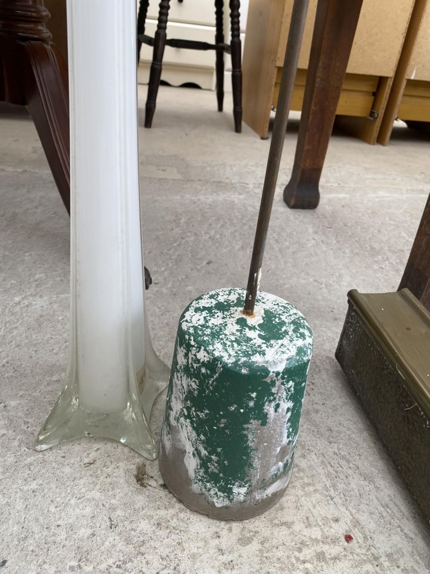 A GREEN PAINTED LONG HANDLED DOOR STOP - Image 2 of 4