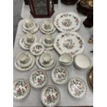 A COLLECTION OF AYNSLEY 1ST QUALITY 'PEMBROKE' CHINA TO INCLUDE COFFEE CANS AND SAUCERS, NIBBLE