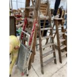 THREE PAIRS OF STEP LADDERS TO INCLUDE TWO VINTAGE WOODEN FIVE RUNG AND SIX RUNG AND A METAL TWO