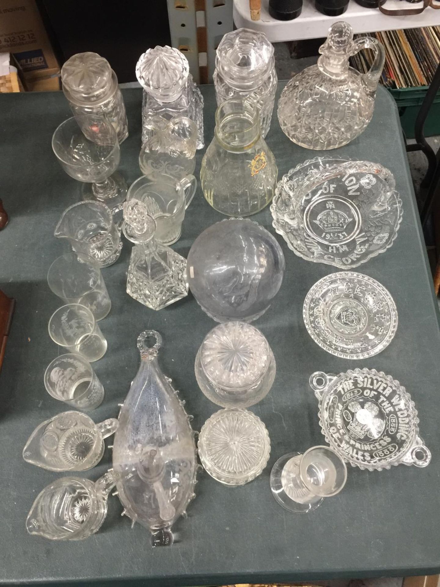 A QUANTITY OF GLASSWARE TO INCLUDE A 19TH CENTURY GLASS BAROMETER - A/F, JUGS, DISHES ETC