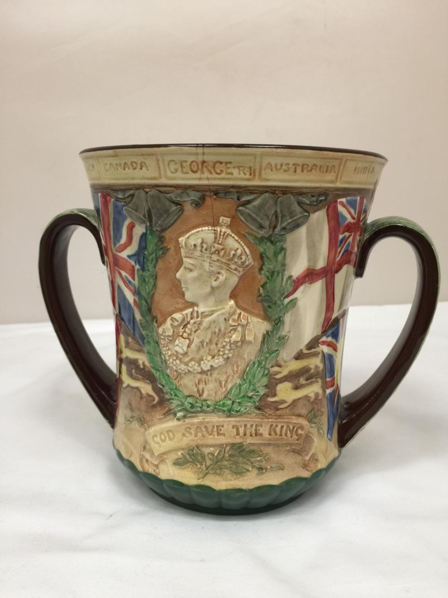 A ROYAL DOULTON TWO HANDLED LOVING CUP - TO COMMEMORATE THE CORONATION OF GEORGE V1 AND