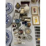 A QUANTITY OF COLLECTABLE ITEMS TO INCLUDE MOUTH ORGANS, MEERSCHAM PIPES, A NAAFI MUG, PIN DISHES,