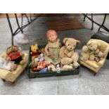 A DOLLS/TEDDIES SETTEE AND CHAIR PLUS A QUANTITY OF TEDDIES ETC TO INCLUDE TY