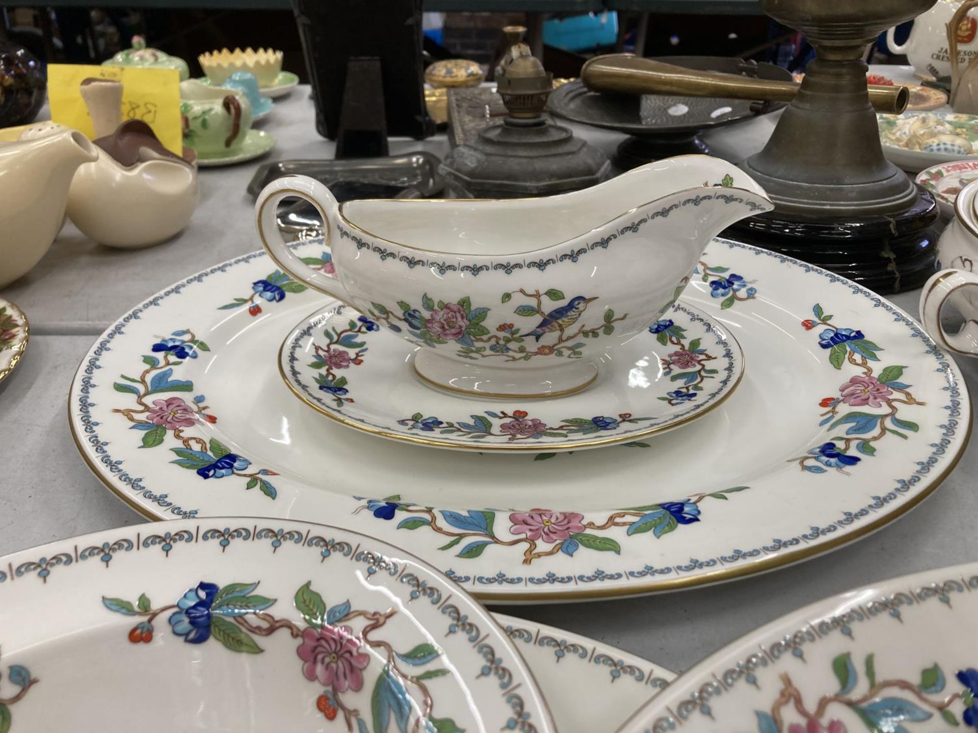 A QUANTITY OF AYNSLEY PEMBROKE FINE BONE CHINA - UNUSED TO INCLUDE A TUREEN, LARGE PLATTER, 3 MEDIUM - Image 4 of 9