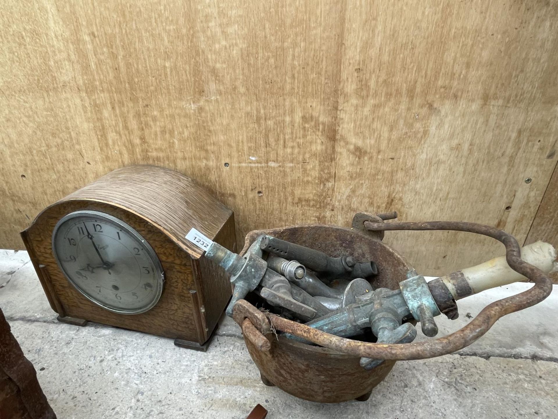 AN OAK CASED MANTLE CLOCK, VINTAGE TAPS AND A CAST PAN