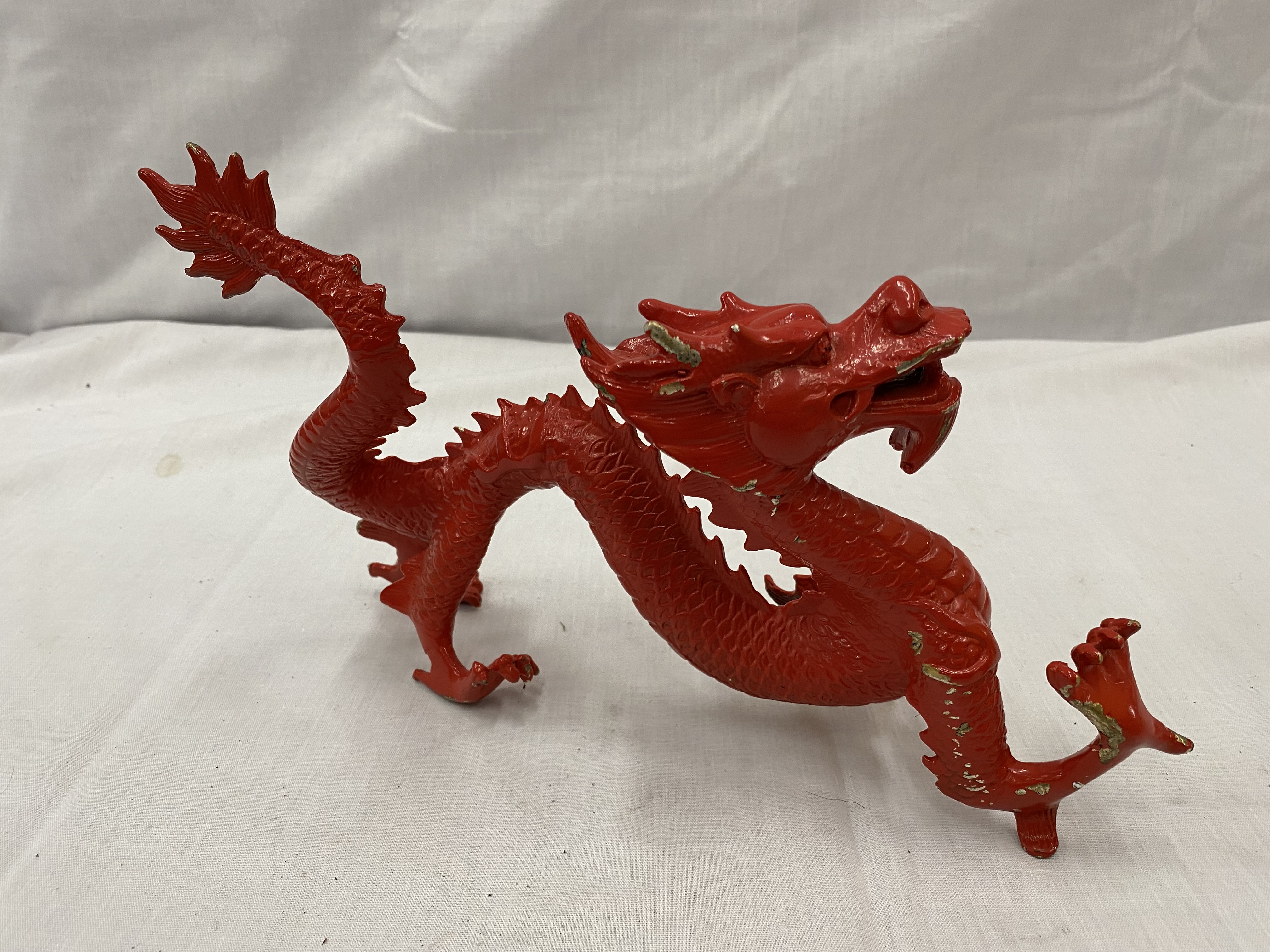 A METAL SCULPTURE OF A RED DRAGON HEIGHT 17CM, LENGTH APPROX 28CM - Image 3 of 8