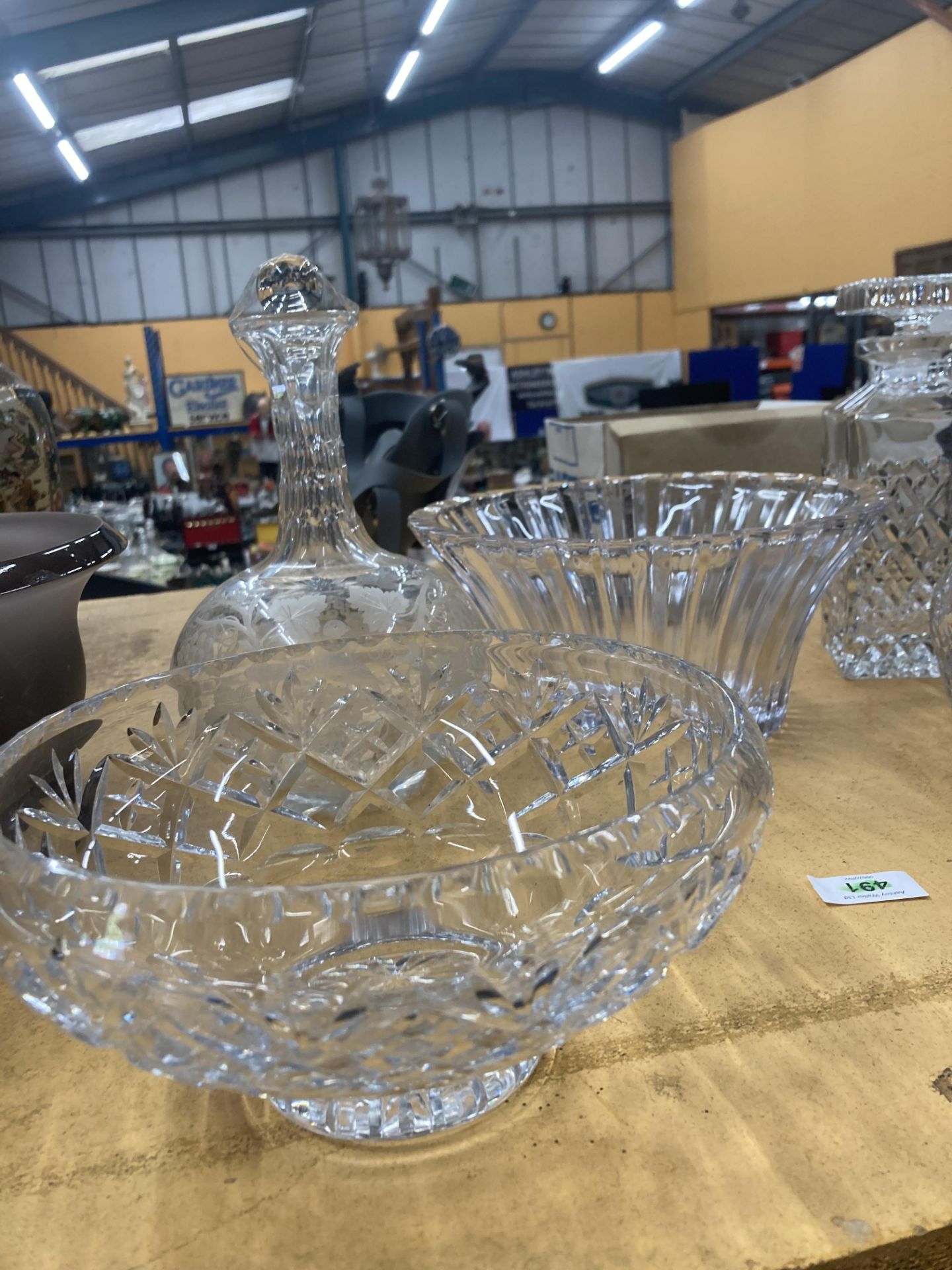 A QUANTITY OF LEAD CUT CRYSTAL GLASS TO INCLUDE DECANTERS, BOWLS AND A BASKET