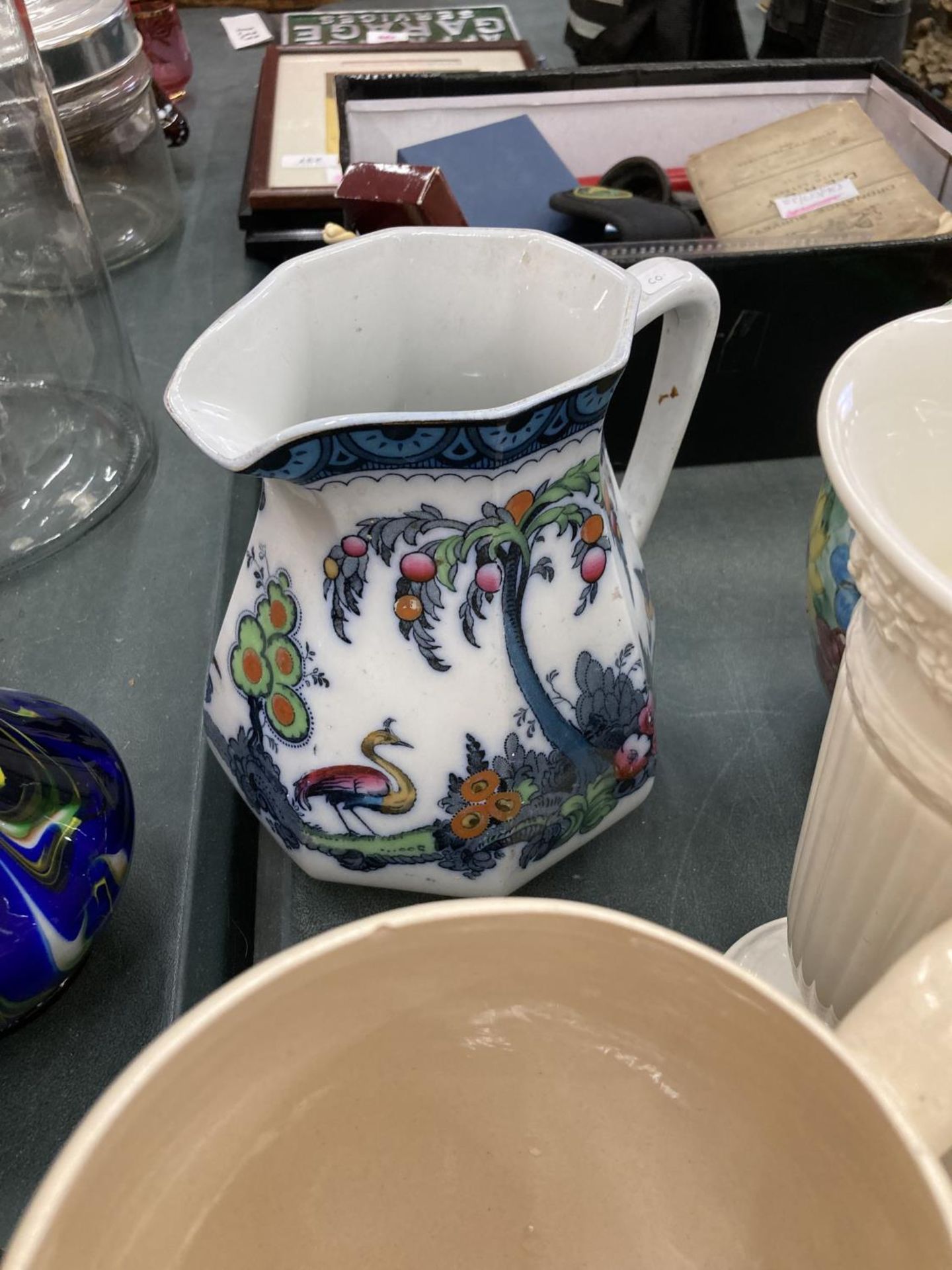 A VARIETY OF CERAMICS TO INCLUDE A VINTAGE INDIAN TREE BOWL TOGETHER WITH LARGE JUG DEPICTING - Image 11 of 24